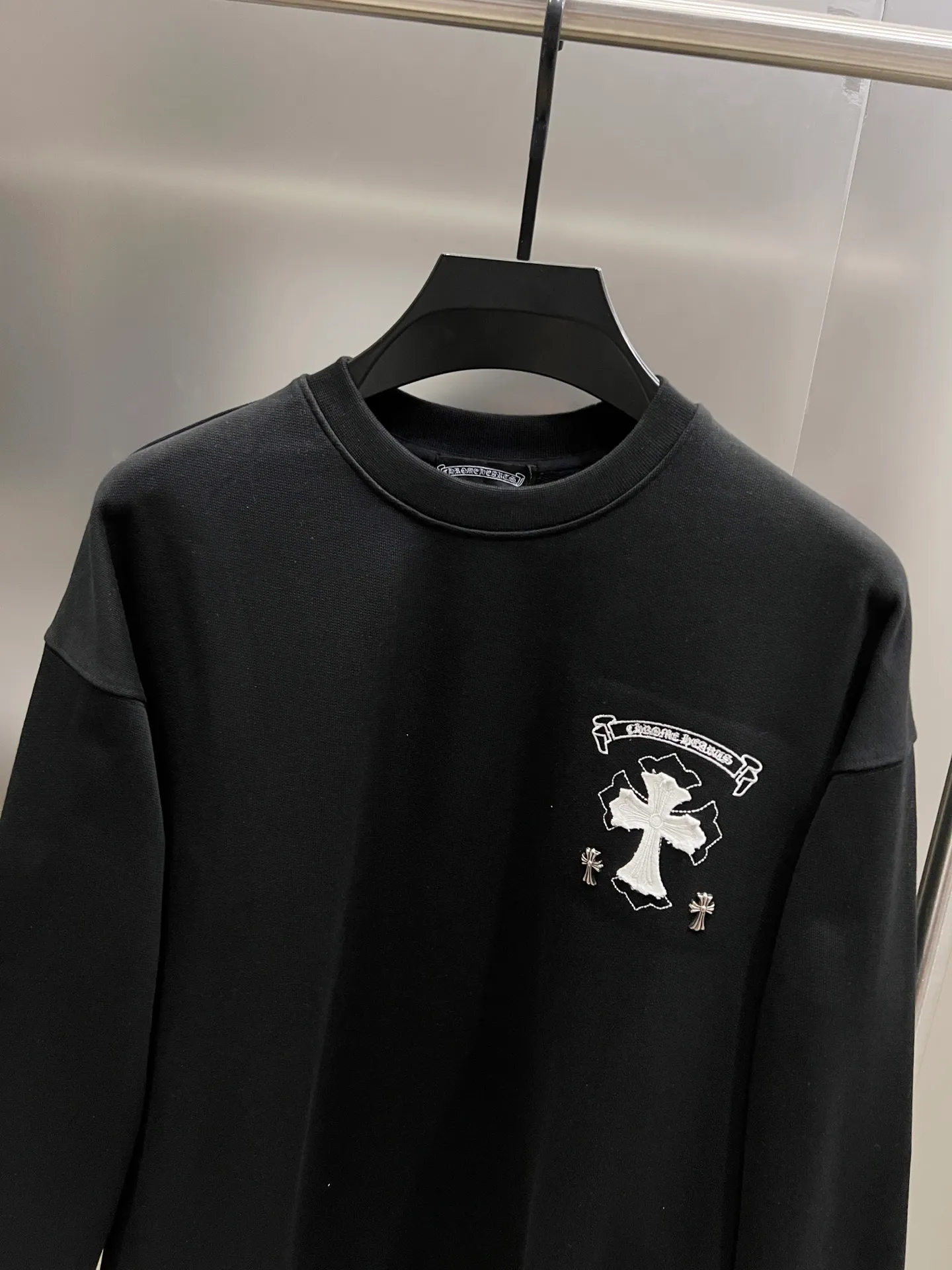 🅿️310 CH Cro 2025 autumn and winter new style, customized 430g double yarn plain fabric, round neck long-sleeved sweatshirt, cross three-dimensional embroidery technology + cross patch hardware, the real thing is great🔥Same style for men and women, loose version, size S M L XL XXL five sizes black white